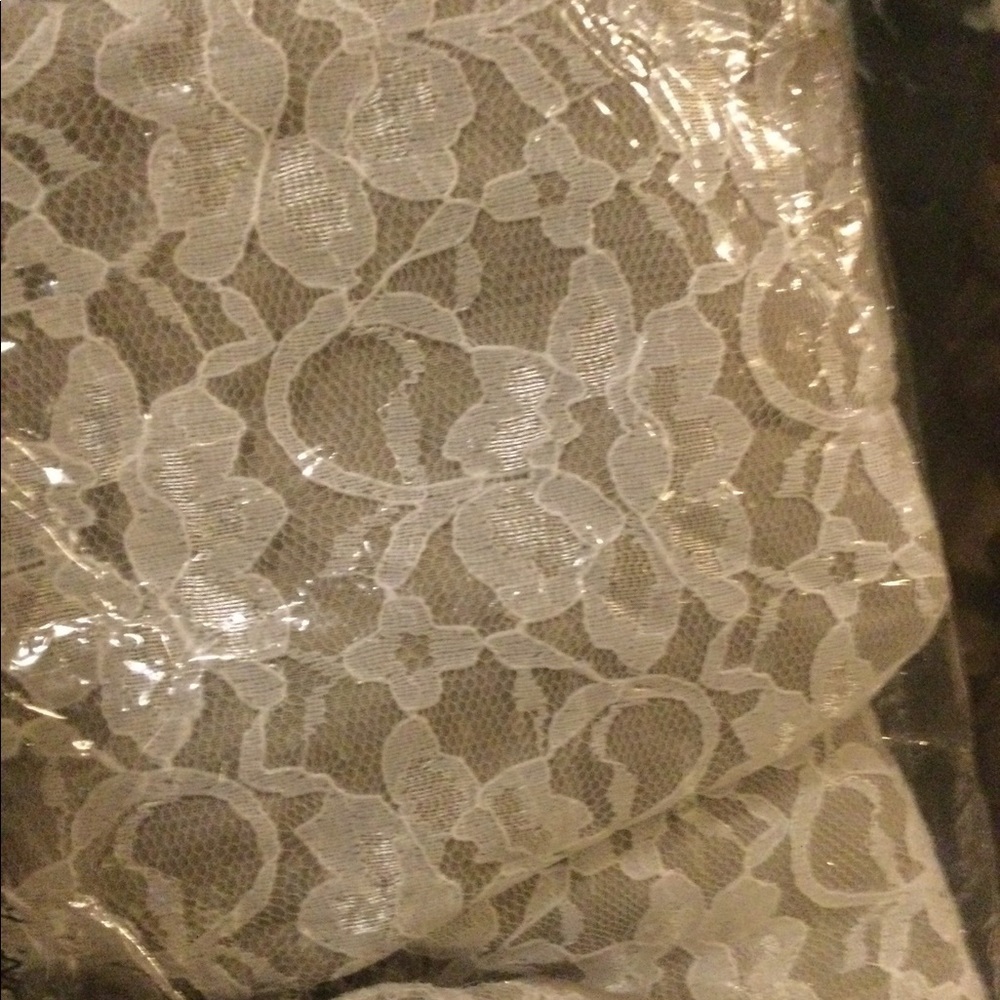 UNBRANDED lace valance size 0